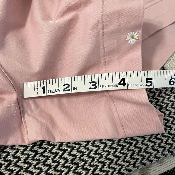 💥BOGO💥 GAP Pink Women's Shorts with White Floral Embroidery - Picture 9 of 11